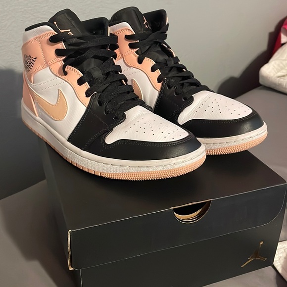 Jordan mid arctic orange black toe